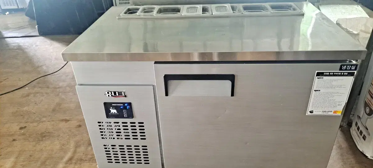 Selling Unique 1200 rear support refrigerator