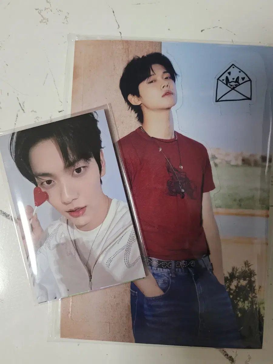 TXT Love Language Broadcast Poca Set + Yeonjun Stand
