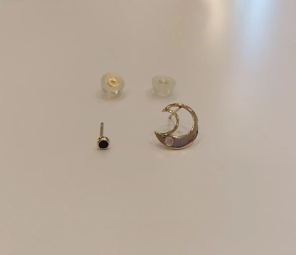 Lost Earrings <14k Gold>