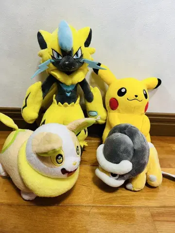'제라오라', '피카츄', '완파치', '타테토프스' 봉제 인형 세트