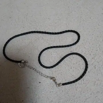 블랙 니트 끈과 체인 목걸이