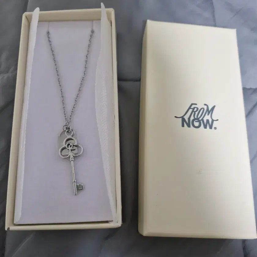 FROMIS_9 | 프로미스나인 Fromis_9 jiheon necklace on Bunjang