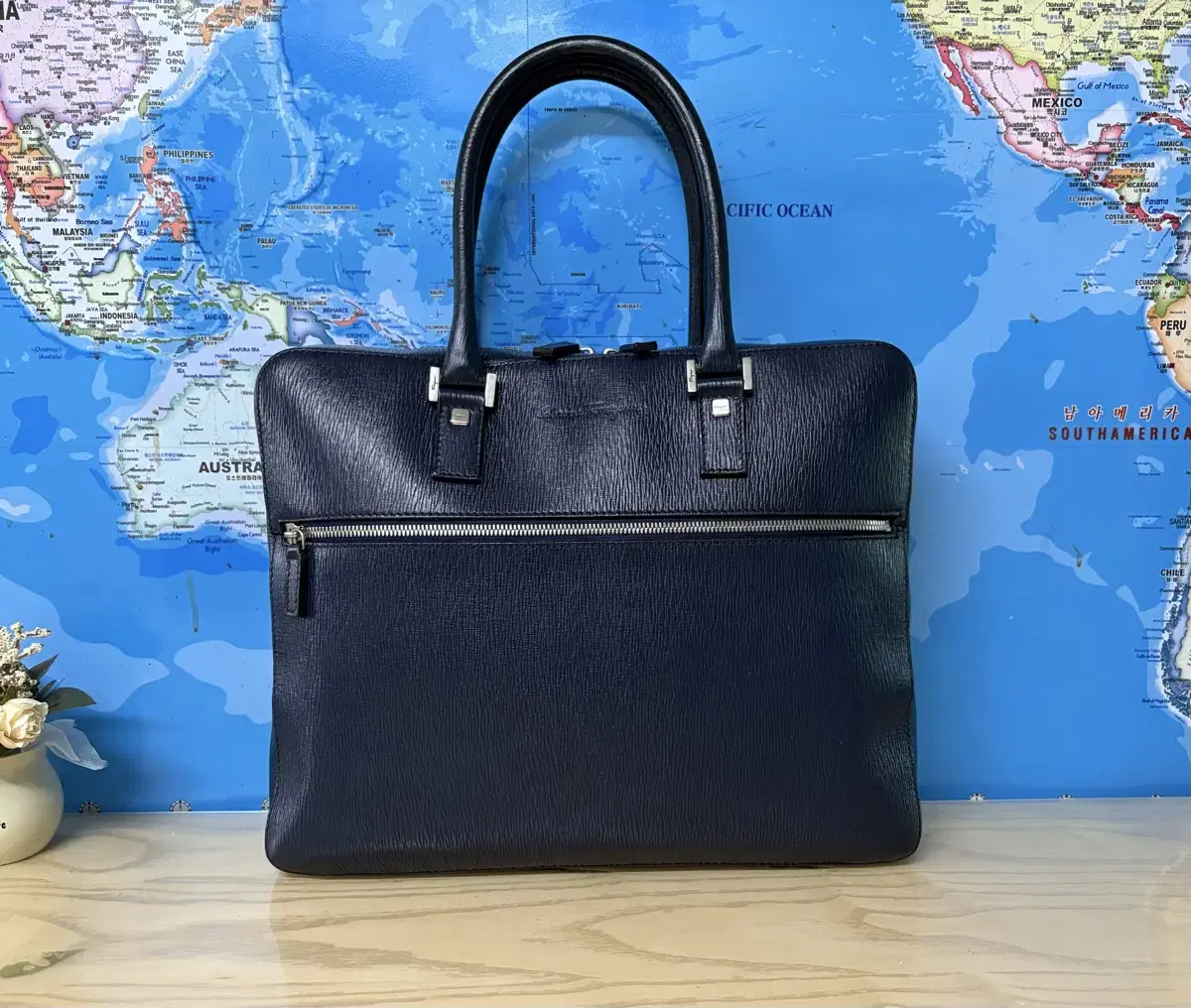 Ferragamo Briefcase 24-9477. Natural Cowhide (Navy. Good Condition