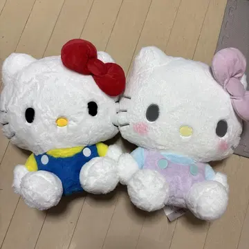 헬로키티 기가 점보 봉제 인형 2개