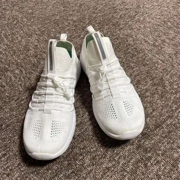 데상트 스니커즈 26cm