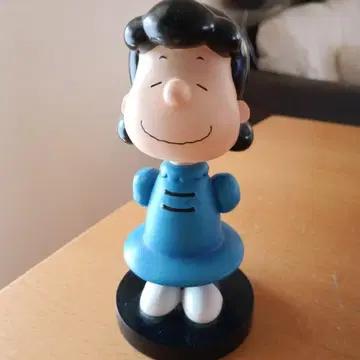 SNOOPY 스누피 피너츠 루시 머리 흔드는 피규어