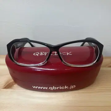 QBRICK 큐브릭 안경