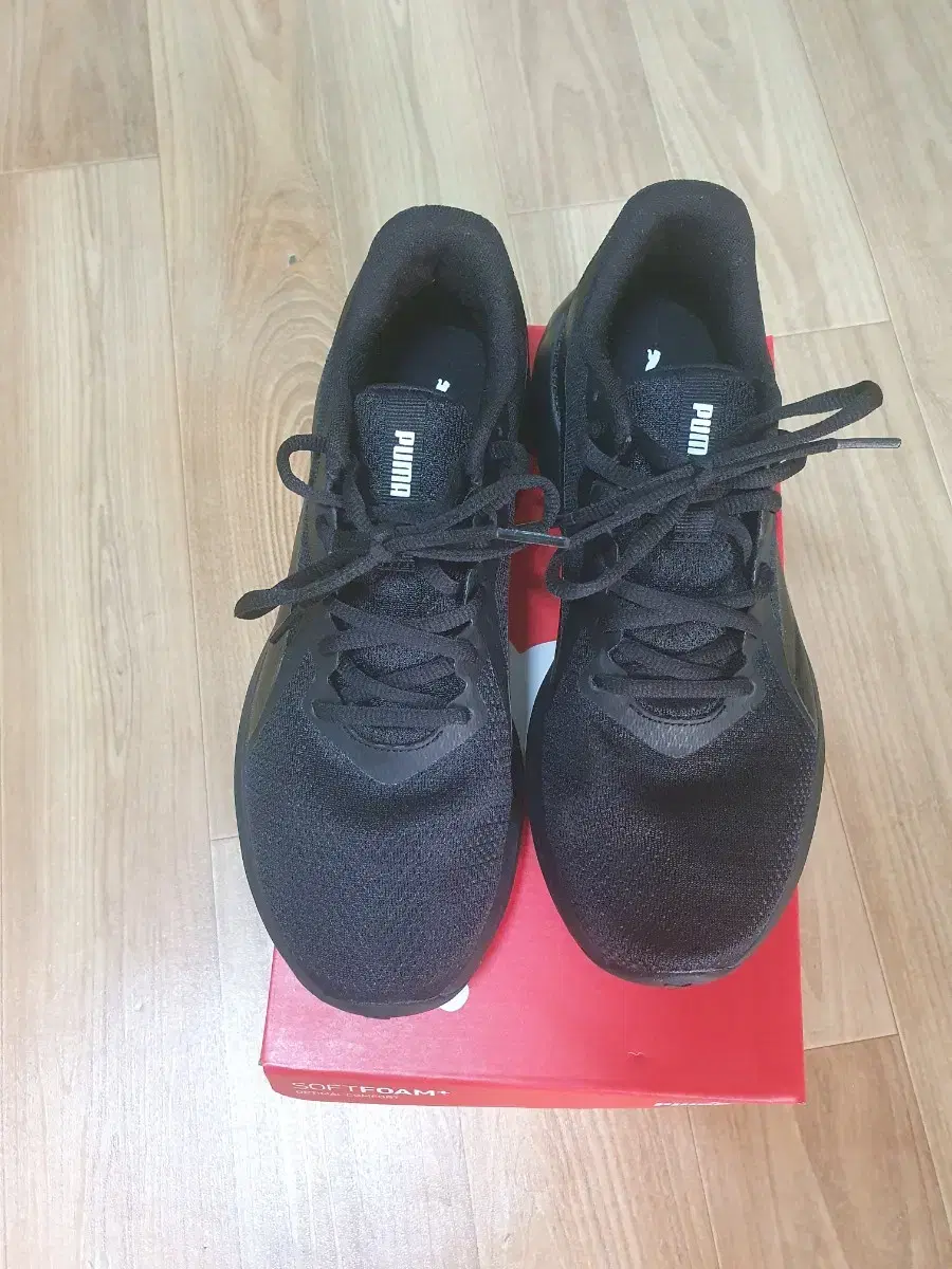 Puma sneakers size 245