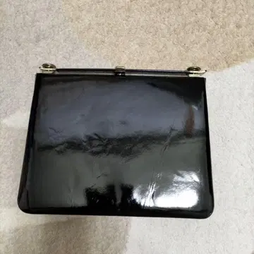 블랙 에나멜 클러치 백