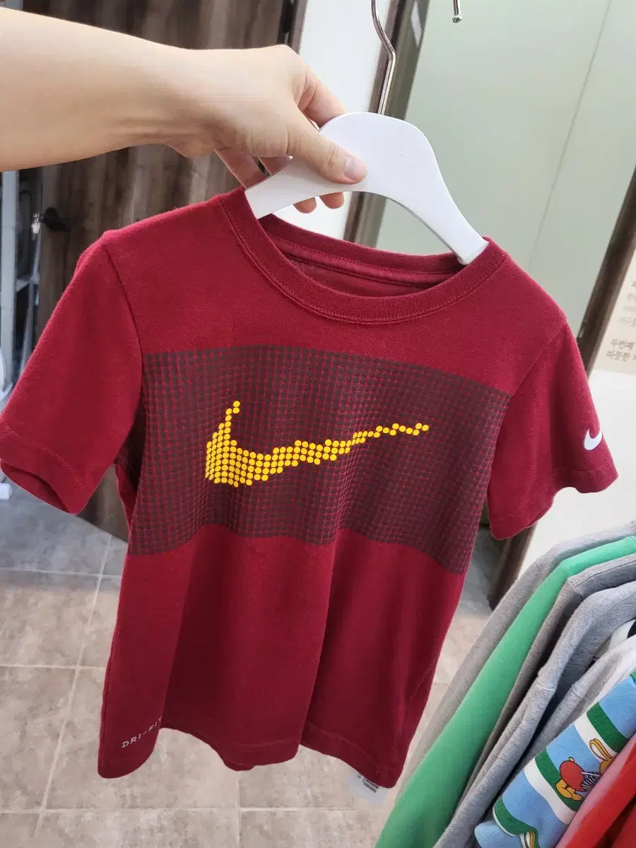 Nike Short Sleeve T-shirt 6~7y