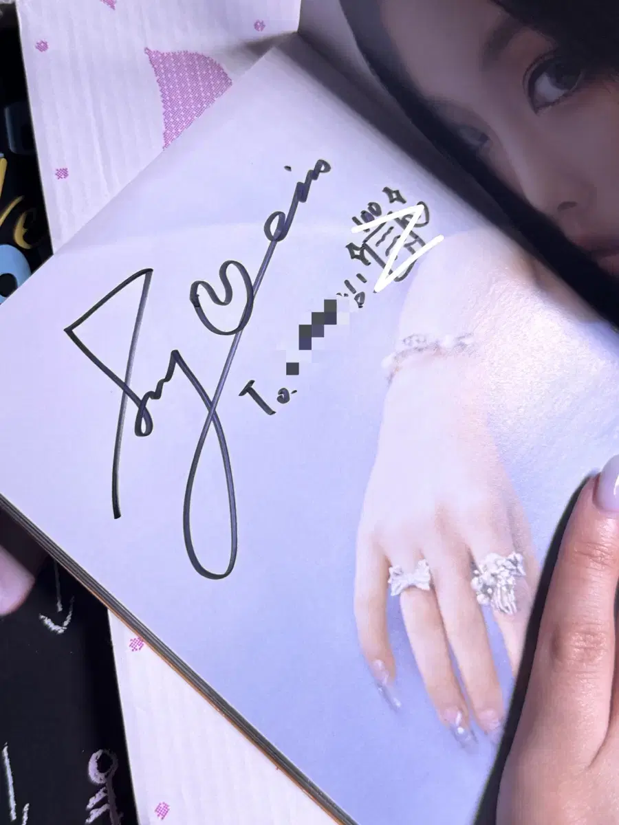 New Jeans Hyein signed album