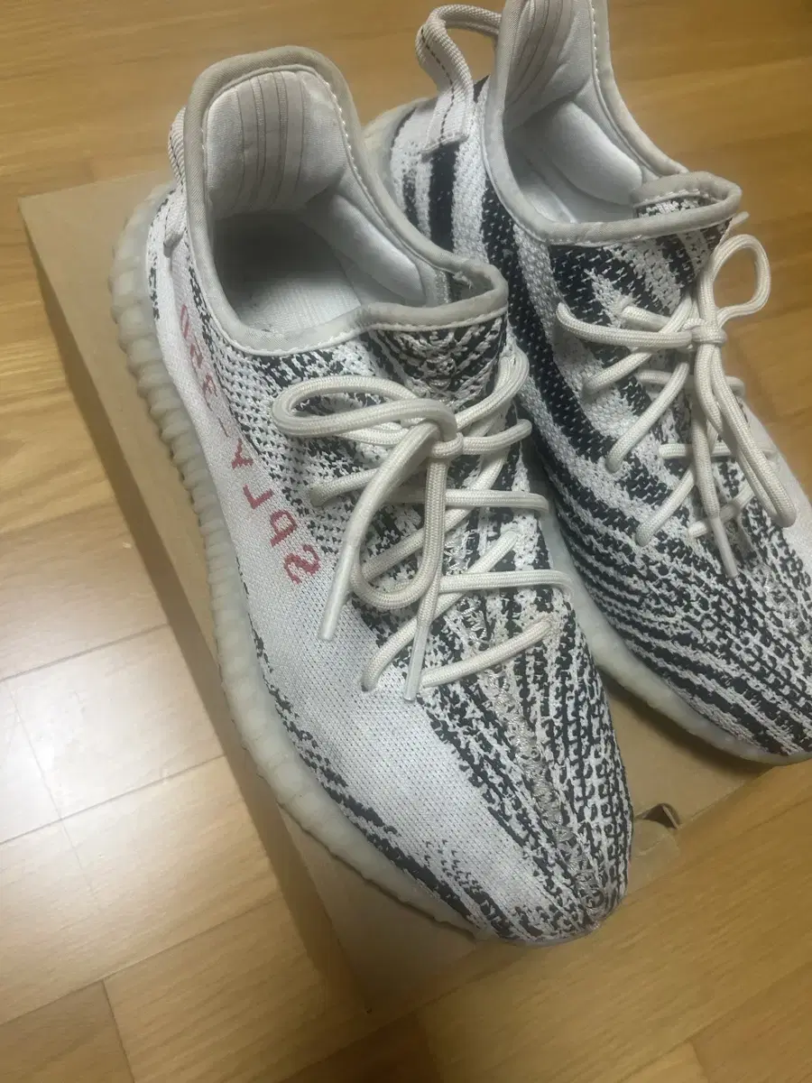 이지부스트 350 지브라 285