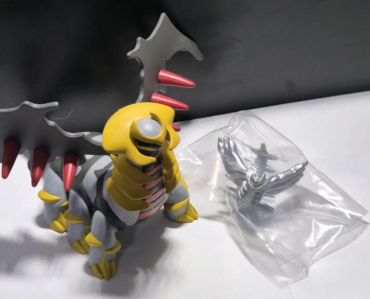 Pokemon Figure Giratina Set