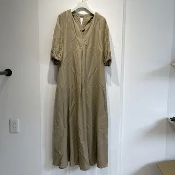베이지 V넥 반팔 롱 원피스