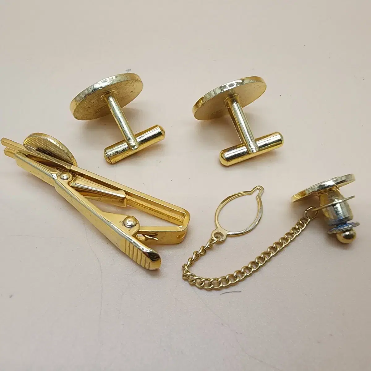 88 Olympic Olympic mark Tie Pin Cufflink 4-Piece Set Jade Seoul Olympic  Goods #서울올림픽넥타이핀,#호돌이뱃지,#올림픽굿즈,#커프스버튼 on Bunjang Global Site.
