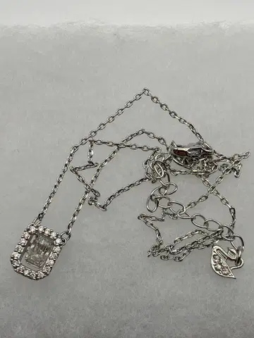 SWAROVSKI 스와로브스키 Millenia 화이트 목걸이