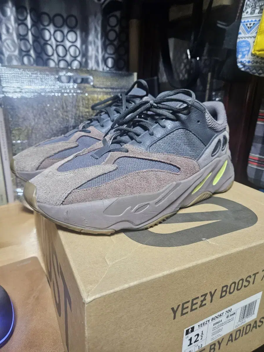 아디다스 이지부스트700 v1 모브 305
