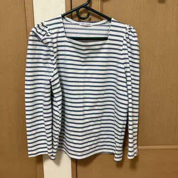 블루 팔랑 보더 퍼프 소매 티셔츠