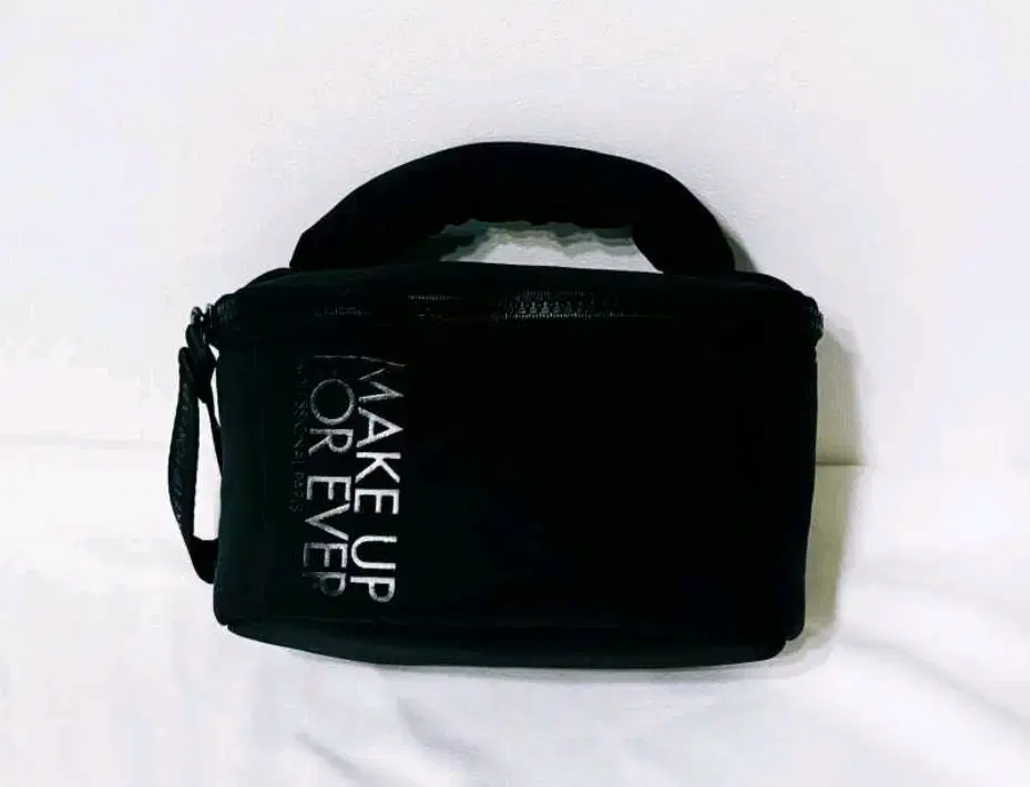 MAKE UP FOR EVER Matte Black Handle Pouch