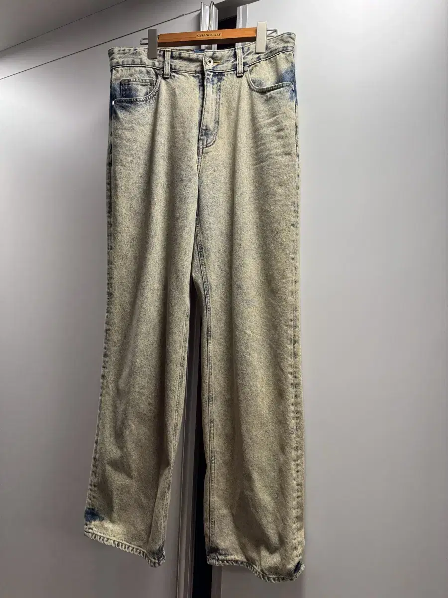 Stu Loose Fit Yellowed Denim Pants