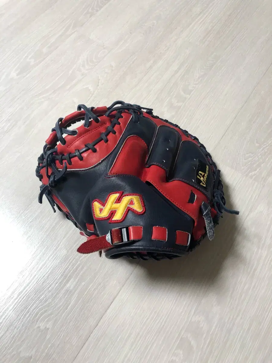 Hatakeyama Left-Handed Catcher's Mitt PRO-M19