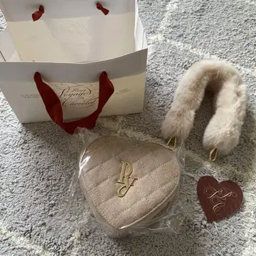 신상품 미사용 Peony 하트 백 퍼 백