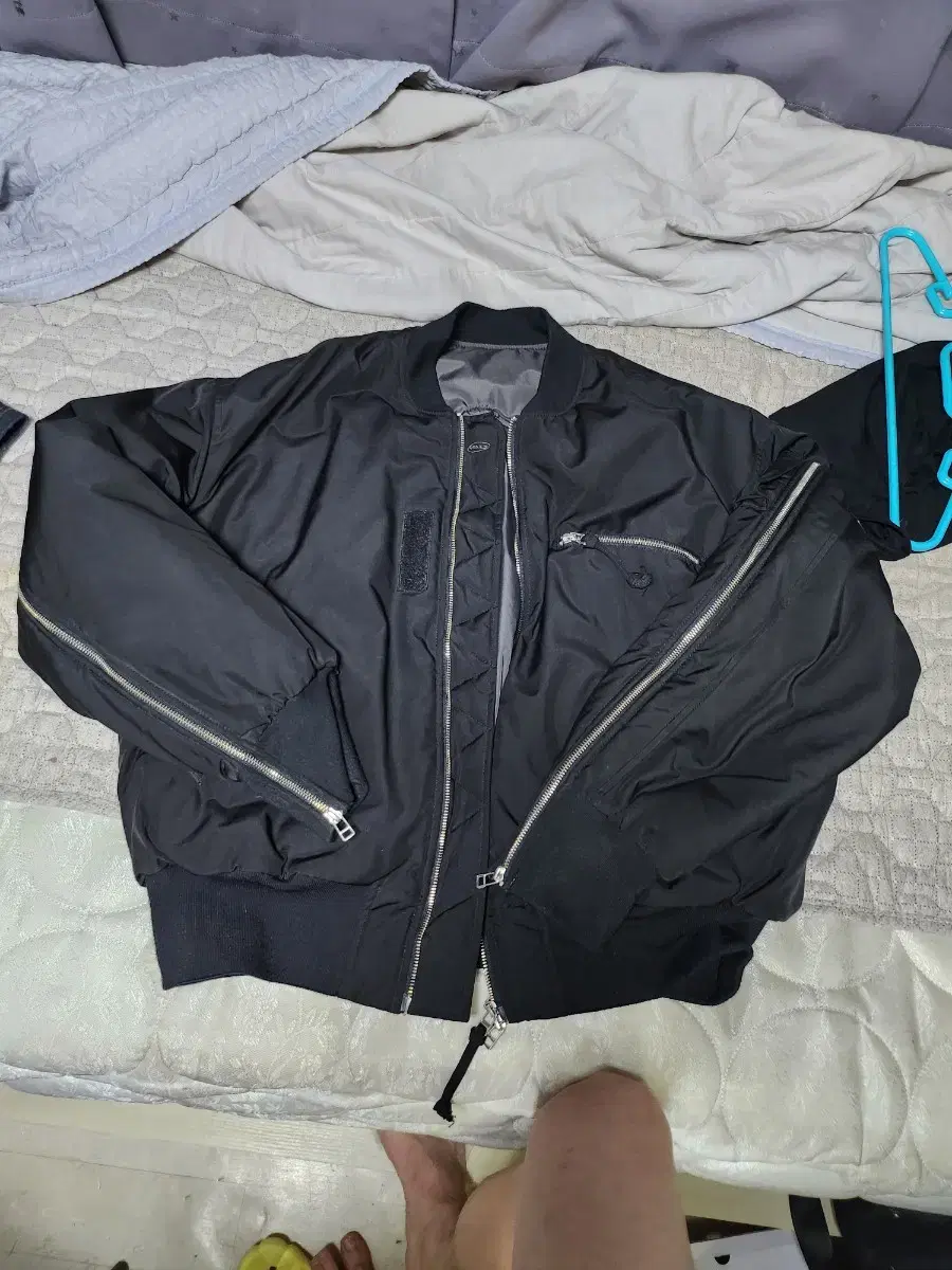 Grailz Multi-Zipper Bomber Black 2