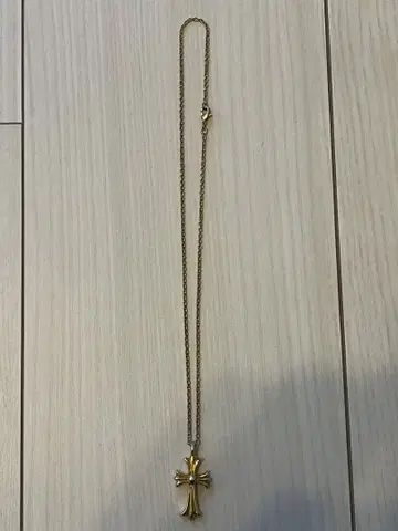 더 리틀 브루클린 골드 크로스 모티브 목걸이