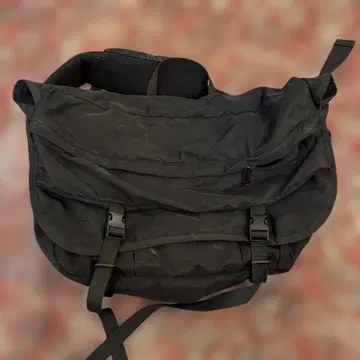 블랙 나일론 메신저 백 canaljean