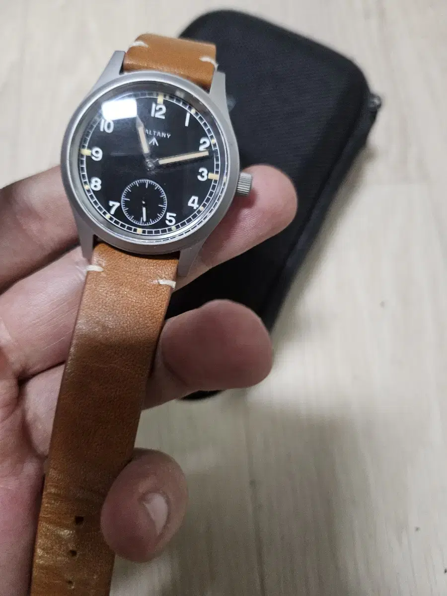 발타니 더티더즌 36mm 쿼츠판매합니다