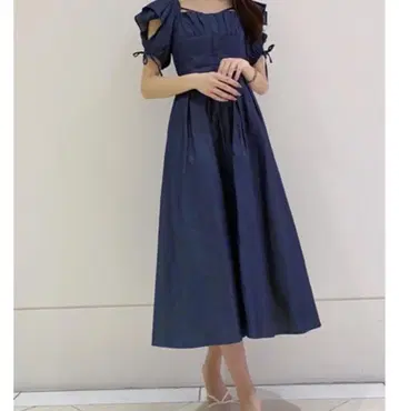 스나이델 슬리브 디자인 스퀘어 넥 원피스 데님