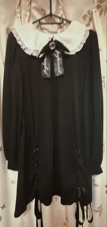 앙크루즈] 리본 포함 블랙 긴팔 원피스