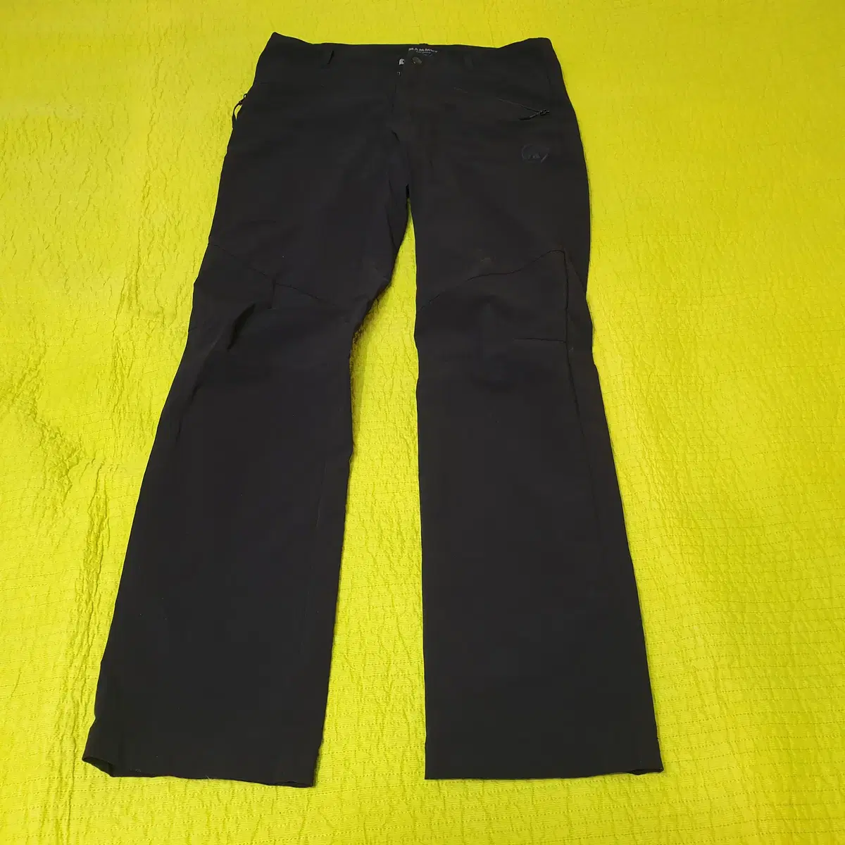 Mammut Black Hiking Pants. 32. Length 105. Hem 19.