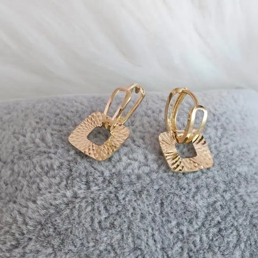 STONEHENGE | 스톤헨지 New Jeans Stonehenge Lucky U Horseshoe