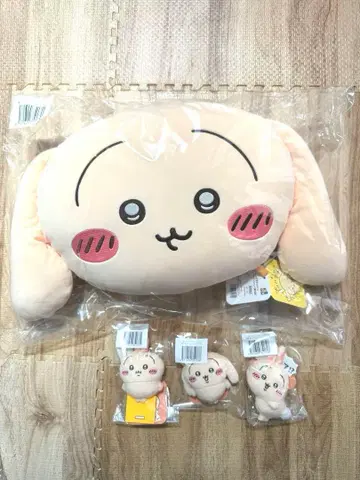 치이카와 토끼가 가득한 복권 / B상 페이스 쿠션 E상 배지 세트