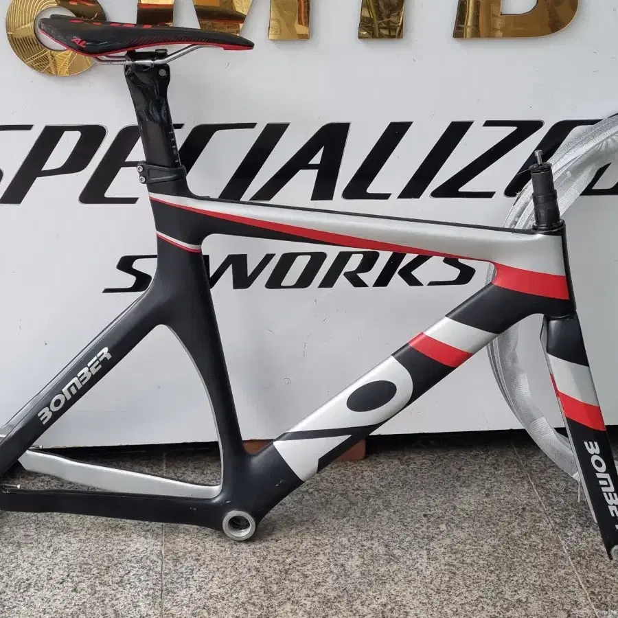 Bomber Pro NJS Full Carbon Track Frameset on Bunjang Global Site.