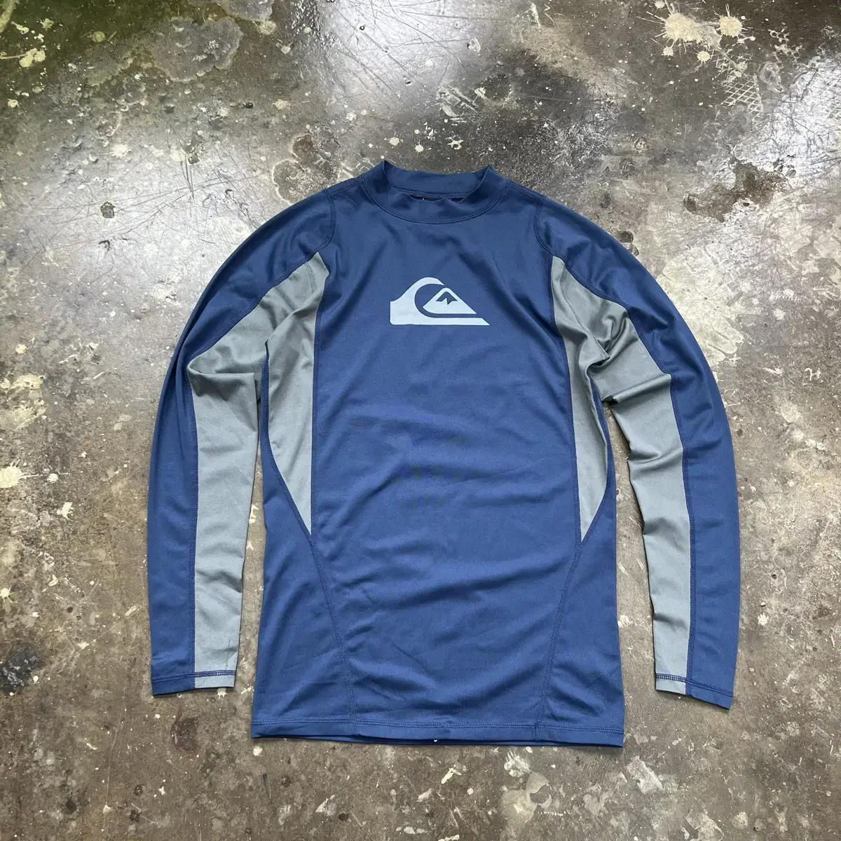 100) Quiksilver Rash Guard Swimsuit T-shirt