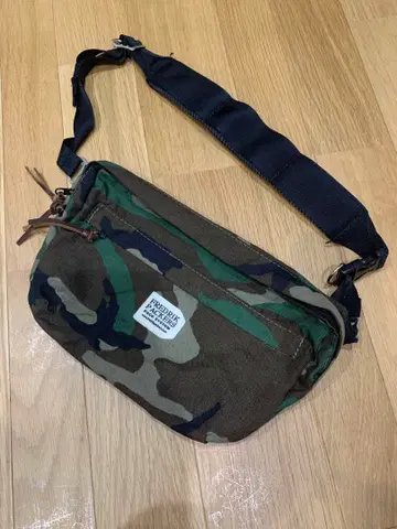 프레드릭 패커스 카모플라쥬 바디백