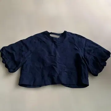 네이비 크롭 탑 벌룬 슬리브