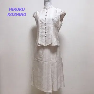 히로코코시노 셋업 상의 플레어 스커트 원형 버튼 플라워