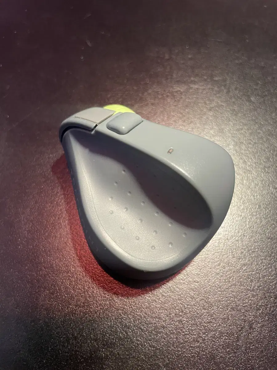 Selling Tracpoint pen grip mouse.