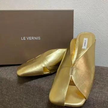 루베르니 비대칭 커팅 샌들