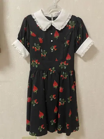 앙크루즈 딸기 무늬 원피스