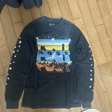FUCT SSDD 롱 슬리브 셔츠입니다. 상품 상태는