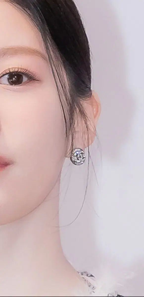샤넬 25S 클래식 크리스탈 이어링 귀걸이(고윤정 착용) 새상품