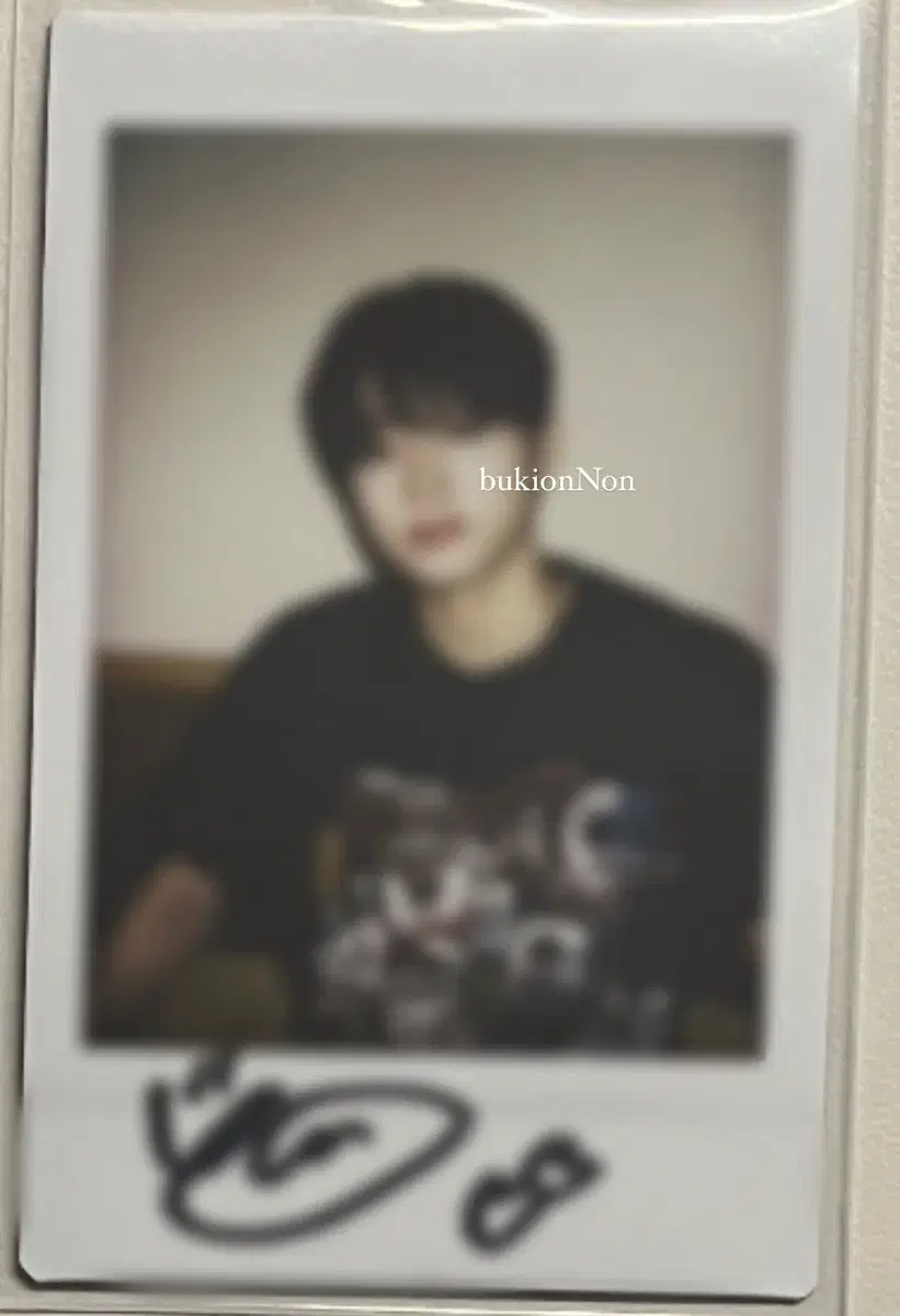 Tiot tiot shin yechan sign polaroid wts