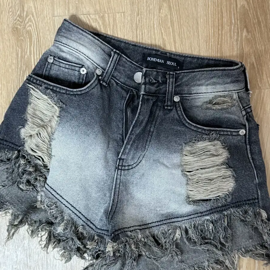 bohemian seoul Damage Washig Shorts ボヘムソ bohemian seoul DAMAGE WASHING SHORTS - メルカリ