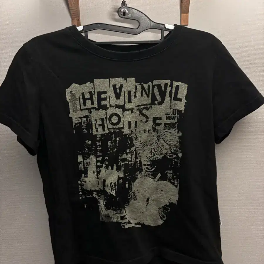 共用[Thevinylhouse]Newspaper T-Shirt (2color) Tees - thevinylhouse