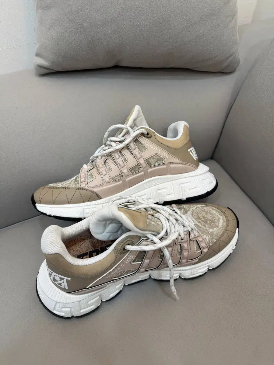 Like New Versace Trigreca Jacquard Shoes Sneakers Size 40