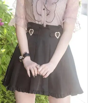 ROJITA 하트형 버클이 달린 플레어 스커트 블랙 지뢰계